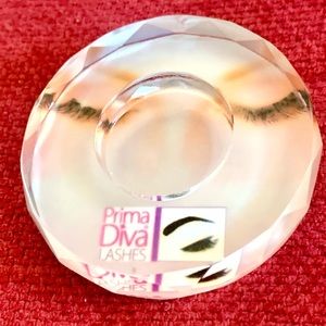 $3 NWT Product Holder Keeps Glue Cool